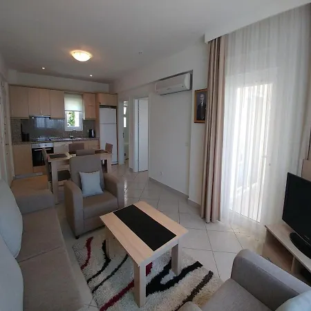 Apartamento 2 Kisilik Ortak Havuzlu Daire, Aydin Kusadasi - Awz142